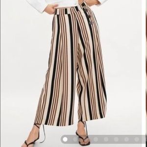 Zara Drapery, Wide-leg, Pull-on Cropped Pants M